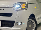 【LEDヘッドライト】悪天候や夜間走行時も良好な視界を確保し安心して運転できる高輝度LEDヘッドライトを装備!点灯速度が早く、消費電力も抑えられています。