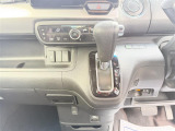 オートエアコン装着車で車内はいつも快適です。