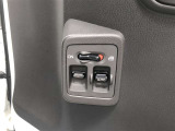 運転席・助手席窓はパワーウィンドウになっています。