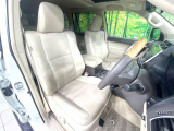運転席シート廻りは使用感も少なく、良好な状態となっています。丁寧に使われていたことがよくわかりますね。