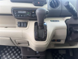 オートエアコン装着車で車内はいつも快適です。