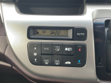 オートエアコン付きでいつでも車内快適☆