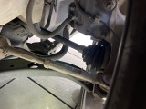 お車を安心してお乗りいただく為には、足回りの定期点検が欠かせません。サービスサポート(有償保証)では無料点検もご提供しており、安心のカーライフをお過ごしいただけるサポート体制が整っています。