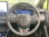 インテリアに合わせたデザインのステアリングは、運転される方のことも考え、運転しやすい形状、大きさです。是非一度、実際に触ってお確かめください。