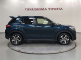 【まるごとクリーニング】シートを取り外し、車内を徹底洗浄。隅々まで丁寧に仕上げています。
