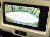 【バックカメラ】駐車時に後方がリアルタイム映像で確認できます。大型商業施設や立体駐車場での駐車時や、夜間のバック時に大活躍!運転スキルに関わらず、今や必須となった装備のひとつです!