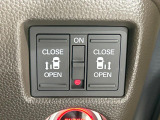 【両側パワースライドドア】スマートキーや運転席のスイッチで後席両側スライドドアの開閉が可能♪電動だから力を入れてドアを開ける必要が無く、小さなお子様でも簡単に開け閉めでき快適です♪