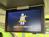【フリップダウンモニター】大画面モニターで後席でもエンタメをお楽しみいただけます。小さなお子様にも大人気の装備です♪