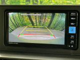 【バックカメラ】駐車時に後方がリアルタイム映像で確認できます。大型商業施設や立体駐車場での駐車時や、夜間のバック時に大活躍!運転スキルに関わらず、今や必須となった装備のひとつです!