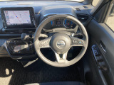 【純正革巻きステアリング】上質な革を使用することで、手にしっかり馴染みとても運転しやすいハンドルです♪