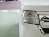 LEDヘッドライトは、点灯の瞬間から光量を発揮し、突然暗くなるトンネルなどでの安定感を高めます。
