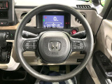 インテリアに合わせたデザインのステアリングは、運転される方のことも考え、運転しやすい形状、大きさです。是非一度、実際に触ってお確かめください。