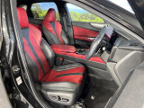 【シートベンチレーション】夏場は涼しい風でお尻や背中の熱やムレを防ぎ、冬はエアコンよりも早く温まってポカポカに!季節を問わず快適に過ごせます。