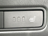 【シートヒーター】寒い日に重宝するシートヒーター!エアコンより早く温まってくれるので寒がりの人も安心ですね♪エアコンの温風は乾燥するから苦手、という方にもをおすすめです。