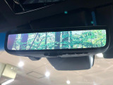 【デジタルインナーミラー】後席の大きな荷物や同乗者で後方が確認しづらい時でも安心!カメラが撮影した車両後方の映像をルームミラー内に表示。クリアな視界で状況の確認が可能です!