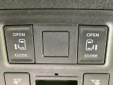 【両側パワースライドドア】スマートキーや運転席のスイッチで後席両側スライドドアの開閉が可能♪電動だから力を入れてドアを開ける必要が無く、小さなお子様でも簡単に開け閉めでき快適です♪