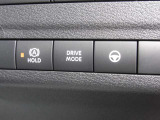 ドライブモードセレクターでSTANDARD、雪道にも強いSPORTとECOの3つの走りEVドライブを堪能できます。ブレーキペダルから足を離しても自動的にブレーキ力が保持されオートブレーキホールドも装備。