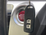 【キーレス】少し離れた場所からでもボタン一つでドアの開錠・施錠ができるのでとっても便利!ドアの鍵穴周りに傷をつけることもありません♪