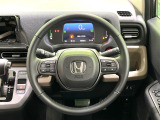 インテリアに合わせたデザインのステアリングは、運転される方のことも考え、運転しやすい形状、大きさです。是非一度、実際に触ってお確かめください。
