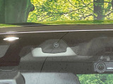 【エマージェンシーブレーキ】走行中に前方の車両等を認識し、衝突しそうな時は警報とブレーキで衝突回避と被害軽減をアシスト。より安全にドライブをお楽しみいただけます。
