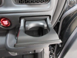 運転席右側のドリンクホルダーです。