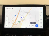 【10.5インチディスプレイオーディオ】各種オーディオ機能とスマホ連携機能を搭載。コネクティッドナビ対応。車載ナビ機能も搭載。機能の詳細につきましては、展示店舗までお尋ねください。