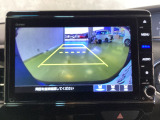 バックカメラ搭載です!車庫入れが苦手な人はもちろん、車両感覚に自信がある人にもお勧めです!見えない箇所が見えるようになるので、低い障害物や隠れてしまっている子供の存在等にも気付く事が出来ます。