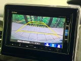 【バックカメラ】駐車時に後方がリアルタイム映像で確認できます。大型商業施設や立体駐車場での駐車時や、夜間のバック時に大活躍!運転スキルに関わらず、今や必須となった装備のひとつです!
