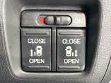 【両側パワースライドドア】スマートキーや運転席のスイッチで後席両側スライドドアの開閉が可能♪電動だから力を入れてドアを開ける必要が無く、小さなお子様でも簡単に開け閉めでき快適です♪