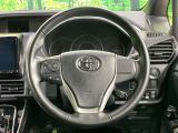 【純正革巻きステアリング】上質な革を使用することで、手にしっかり馴染みとても運転しやすいハンドルです♪