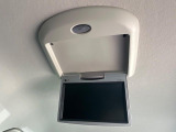 【フリップダウンモニター】大画面モニターで後席でもエンタメをお楽しみいただけます。小さなお子様にも大人気の装備です♪