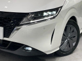 【LEDヘッドライト】悪天候や夜間走行時も良好な視界を確保し安心して運転できる高輝度LEDヘッドライトを装備!点灯速度が早く、消費電力も抑えられています。