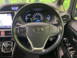 【純正革巻きステアリング】上質な革を使用することで、手にしっかり馴染みとても運転しやすいハンドルです♪