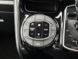【左右独立温度コントロール式フルオートエアコン(DUAL/SYNC)】運転席側と助手席側でそれぞれ自由に温度設定ができ、快適な風量やモードなどを自動調整します!