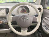 インテリアに合わせたデザインのステアリングは、運転される方のことも考え、運転しやすい形状、大きさです。是非一度、実際に触ってお確かめください。