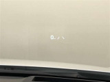 【カラーヘッドアップディスプレイ】前方のガラスに情報を表示することで、少ない視線移動で情報を認識可能です。