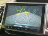 【バックカメラ】駐車時に後方がリアルタイム映像で確認できます。大型商業施設や立体駐車場での駐車時や、夜間のバック時に大活躍!運転スキルに関わらず、今や必須となった装備のひとつです!