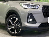【シーケンシャルターンランプ付きLEDヘッドライト】人気の『流れるウィンカー』付きのLEDヘッドライトを装備♪高級感はもちろん、点灯時は存在感たっぷりで他車からも認識されやすく安心です。
