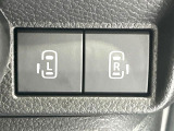 【両側パワースライドドア】スマートキーや運転席のスイッチで後席両側スライドドアの開閉が可能♪電動だから力を入れてドアを開ける必要が無く、小さなお子様でも簡単に開け閉めでき快適です♪