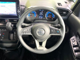 【ステアリングスイッチ】運転中、前方から目線をそらすことなく、オーディオ等の操作が可能な便利機能!安心&快適なドライブを演出してくれます♪