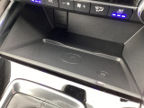 ワイヤレス充電対応(Qi)規格のスマホでしたら、ワイヤレス充電が可能です!ご来店の際にご使用のスマホをご持参して試してください。