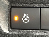 【ステアリングヒーター】冬場に冷たくなりやすい革巻きステアリングを、スイッチ一つで素早く適温に!エアコンよりも早く温まってくれるので、寒い日の運転も快適になりますね♪