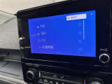 ディスプレイオーディオを装備。スマホとクルマをつなぐことで、これまでのナビに加えて、いろんなサービスが楽しめます。