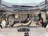 エンジンルームの画像です。店舗にて現車の確認もいただけますので、お電話で在庫のご確認の上是非ご来店くださいませ!!!ワクワクするクルマ選びをご提案します!