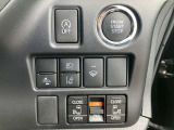 エンジンスタートはボタンを押すだけ!運転席にて両側電動スライドドアの開閉操作が出来ます!便利な機能です!