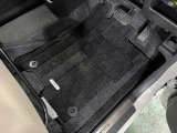 嬉しい純正フロアマット付き♪ 状態も良好です(^^♪