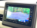 【バックカメラ】駐車時に後方がリアルタイム映像で確認できます。大型商業施設や立体駐車場での駐車時や、夜間のバック時に大活躍!運転スキルに関わらず、今や必須となった装備のひとつです!