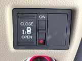 【パワースライドドア】スマートキーや運転席のスイッチでスライドドアの開閉が可能♪電動だから力を入れてドアを開ける必要が無く、小さいお子様でも、重い荷物を持っている時もラクに開け閉めできます♪