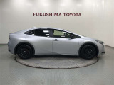 【まるごとクリーニング】シートを取り外し、車内を徹底洗浄。隅々まで丁寧に仕上げています。