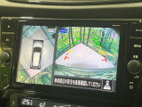 【アラウンドビューモニター】専用のカメラにより、上から見下ろしたような視点で360度クルマの周囲を確認することができます☆死角部分も確認しやすく、狭い場所での切り返しや駐車もスムーズに行えます。